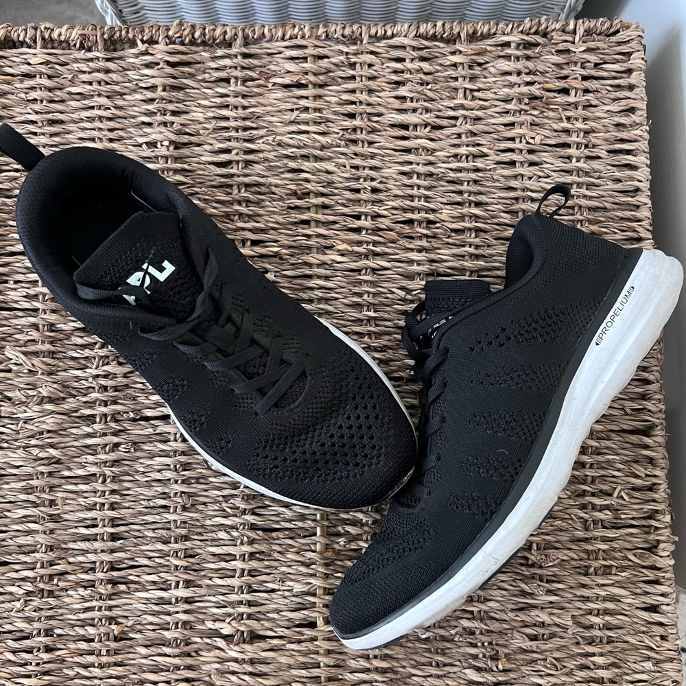 APL Shoe